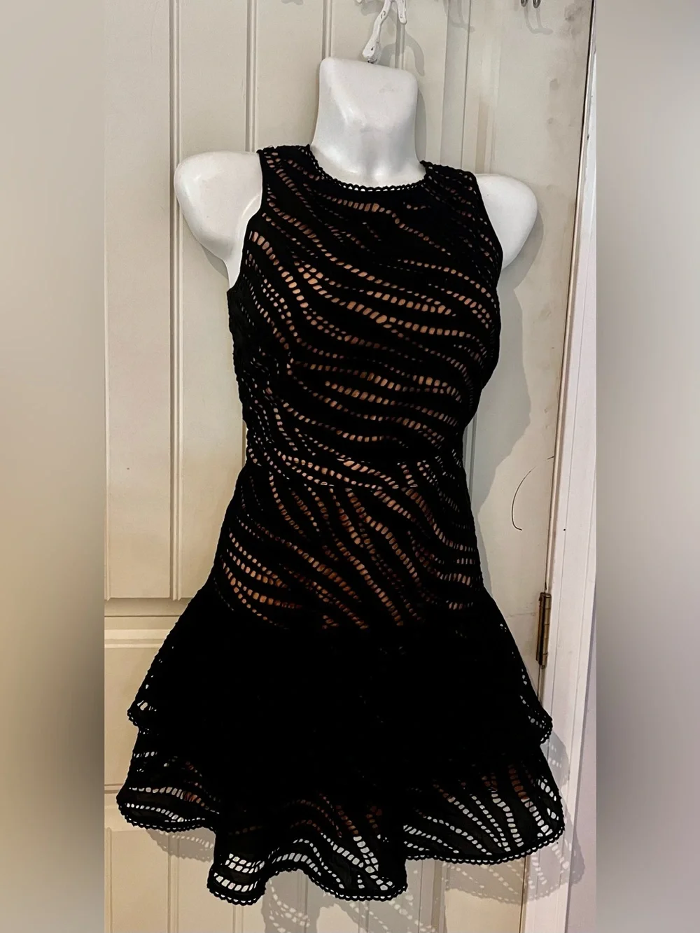 Michael Kors zebra eyelet Black Laser-Cut Tiered cotton Mini Dress sz 4